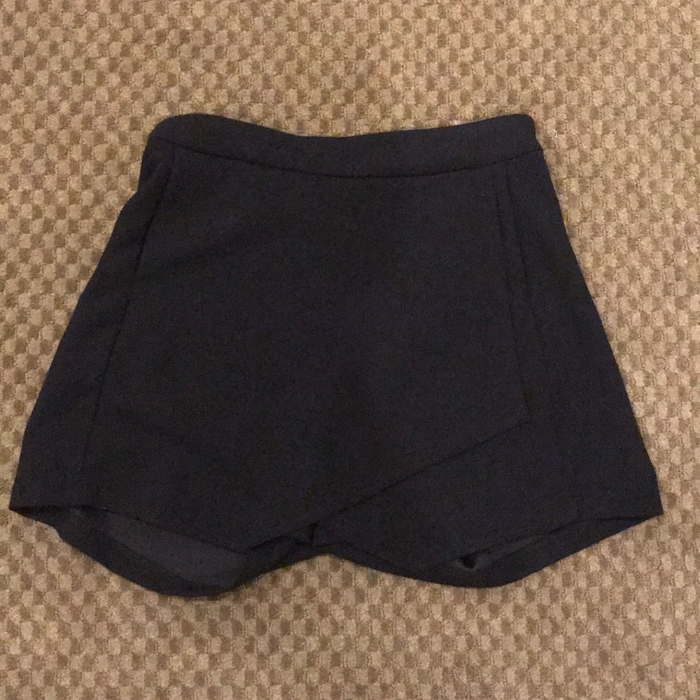 Black skort
